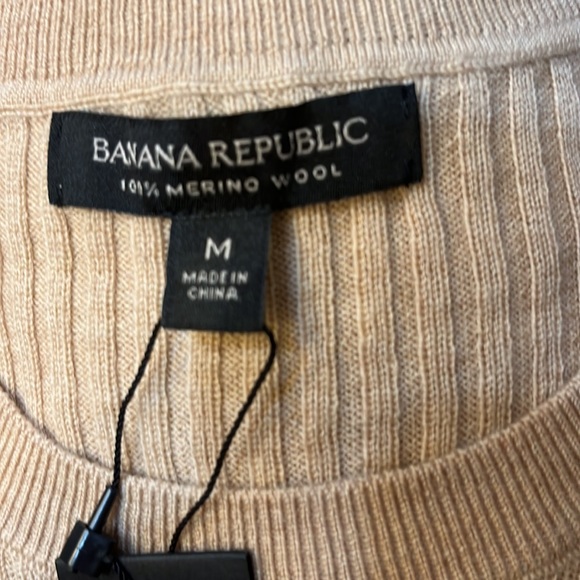 Banana Republic tan blouse, size M, NWT. - Picture 5 of 6